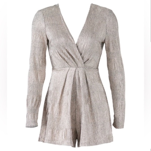 ASTR Kenzie Silver Metallic Romper XS - Picture 2 of 5